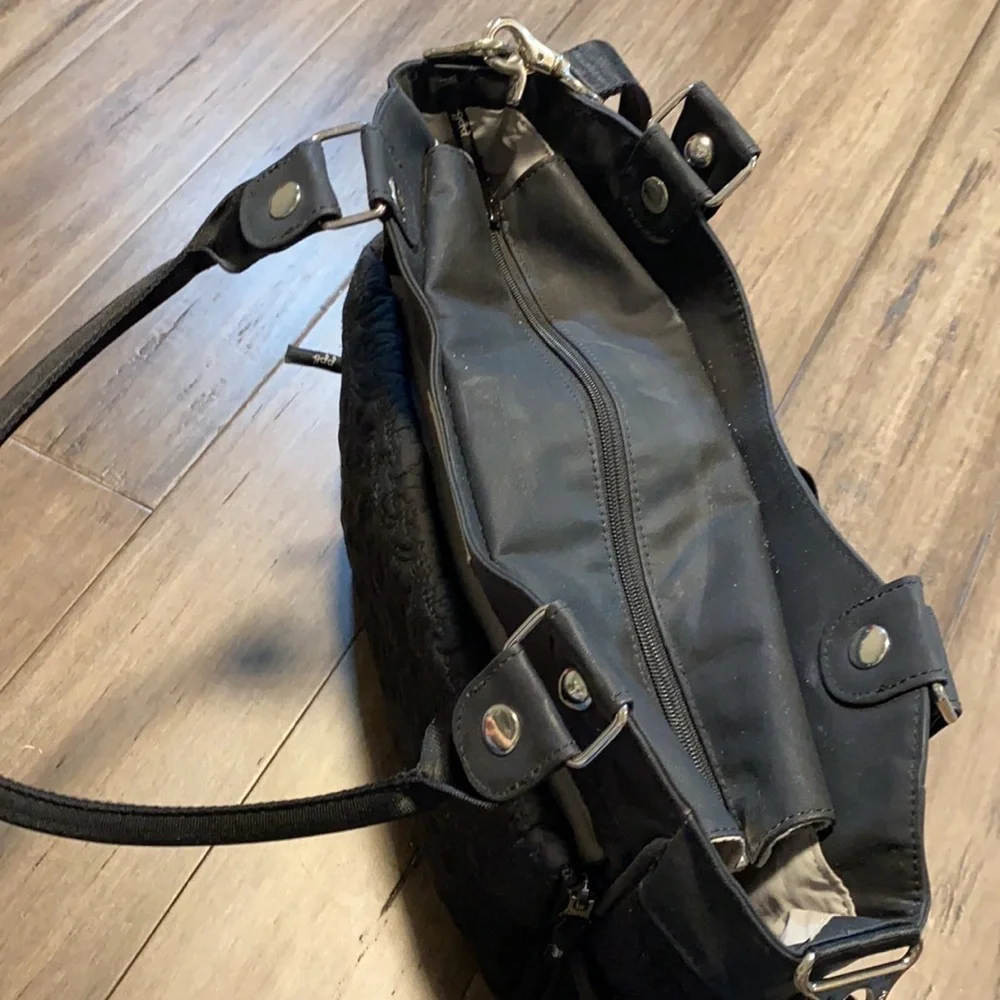 Petunia pickle bottom‎ carry all black quilted